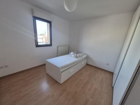 Location Appartement 4 pièces 93m² LILLE 59000 - Photo 3
