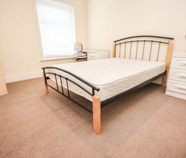 Charminster, Bournemouth - Photo 6