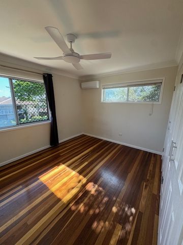 Aspley house 4 Bedroom big yard all aircons available now - Photo 5