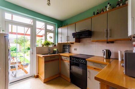 Room in a Shared House, Aylward Road, SW20 - Photo 4