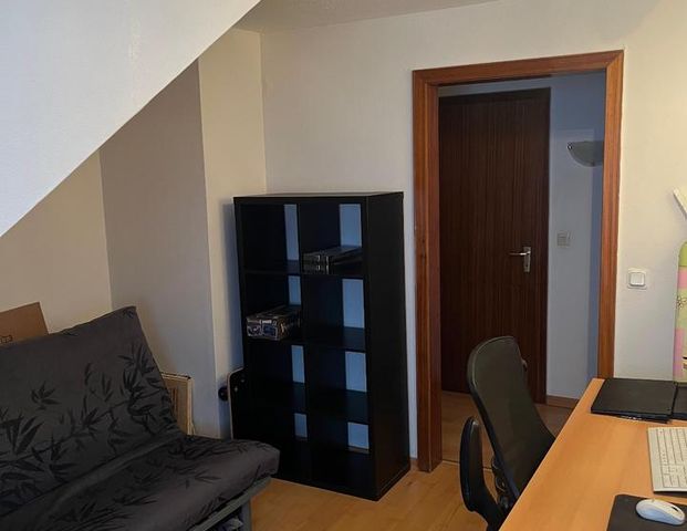 Schöne 4-Zimmerdachgeschosswohnung mit Balkon in Fernwald-Annerod - Photo 1