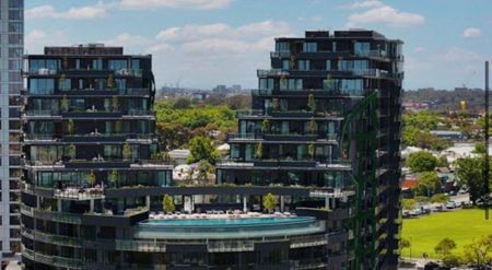 Flemington - Photo 3