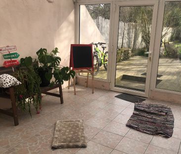A LOUER - MAISON DE VILLE T5 AVEC 2 TERRASSES ET JARDIN - Photo 3
