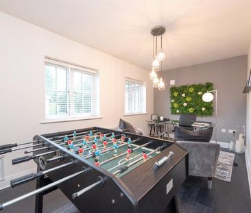 4 bedroom semi-detached house to rent - Photo 3