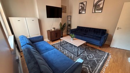 1 bedroom room to rent Claypole Road, NG7 - Photo 2