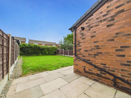 4 bedroom semi-detached house to rent - Photo 4