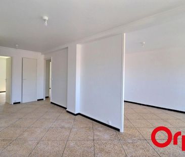 Appartement 4 pièces 62m2 MARSEILLE 7EME 1 375 euros - Photo 3