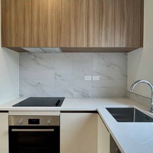 Stylish & Simple Living – Māngere Bridge at Its Best - Photo 2