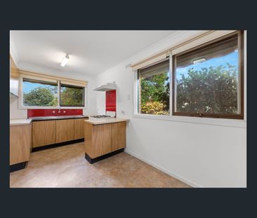 Immaculate Single Level Unit in Convenient Locale! - Photo 1