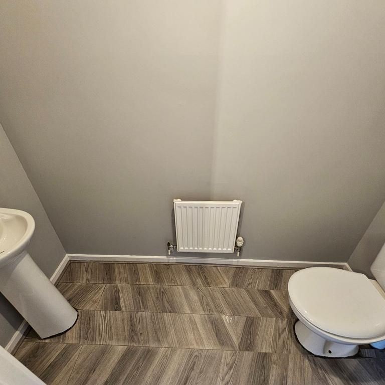 3 bedroom semi-detached house to rent - Photo 1