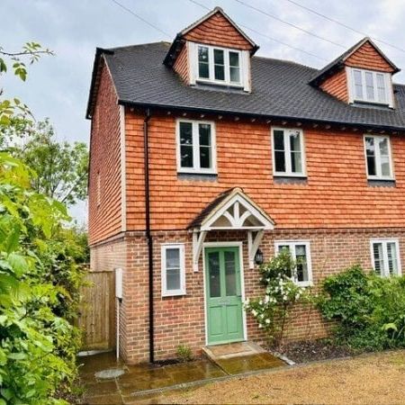 Etchingham - Photo 1