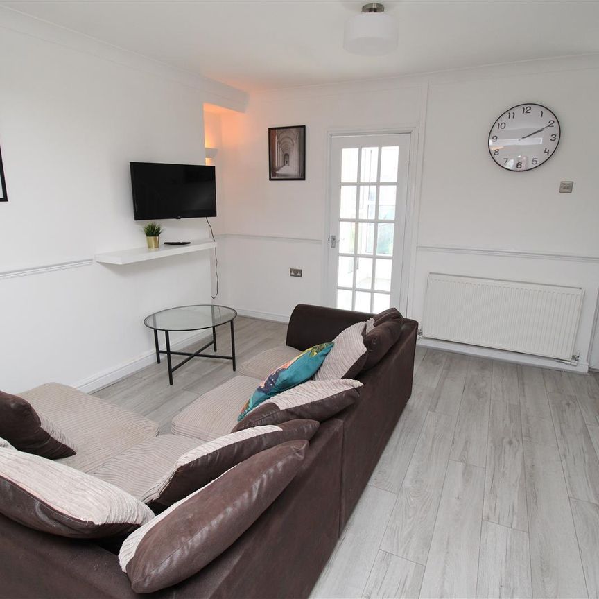 House - End Terrace For Rent Vale Terrace, Tredegar - Photo 1