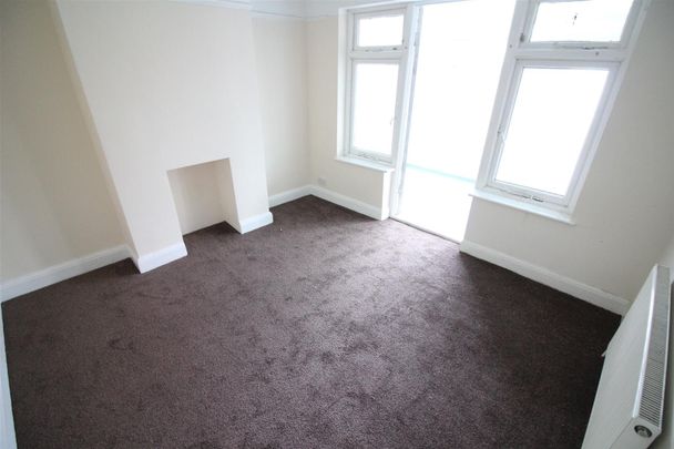 Waltham Avenue, Hayes - Photo 1