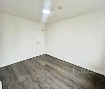 3 bedroom bungalow to rent Roman Road, Luton, Bedfordshire, LU4 - Photo 1