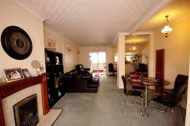 3 bedroom semi-detached house to rent - Photo 1