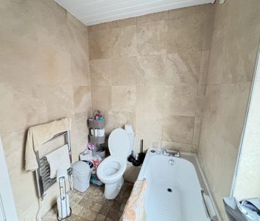 160 Burley Road, Leeds, LS4 2EU - Photo 4