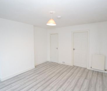 3 bedroom flat to rent - Photo 2