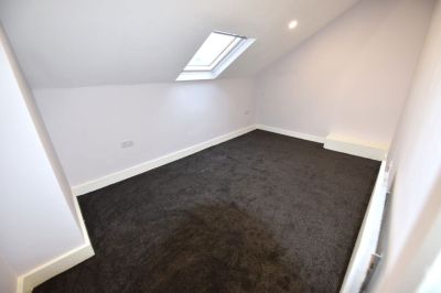 4 bedroom House in Highthorne View, Leeds - Photo 3