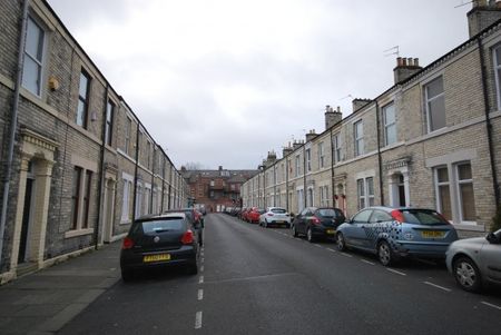 7 Bed - Clayton Park Square, Jesmond - Photo 2