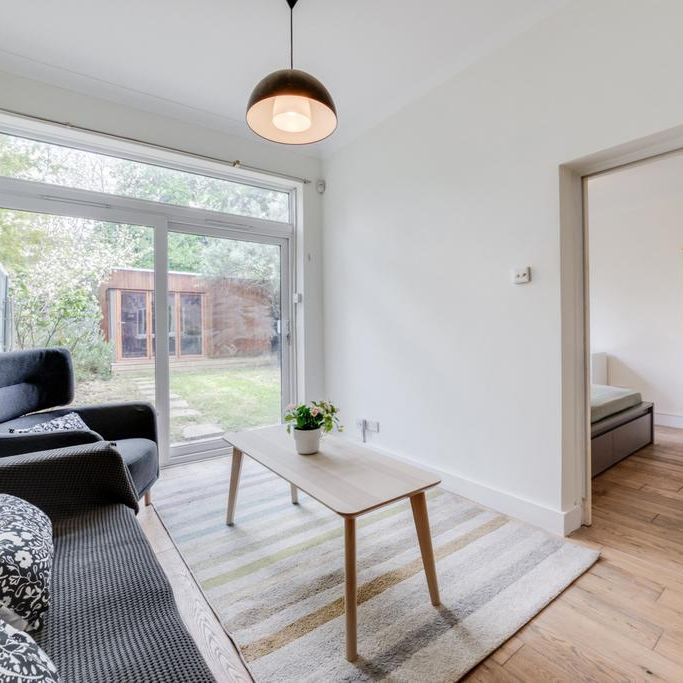 3 bedroom flat to rent - Photo 1