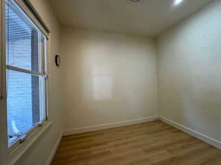 Affordable 2-Bedroom Townhouse in North Melbourne - Photo 2