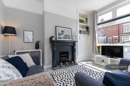 2 bedroom terraced house to rent - Photo 2