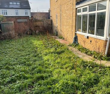 3 Bed Semi-Detached House, Glenburnie Road, SW17 - Photo 4