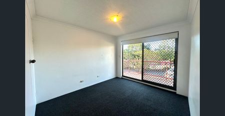 3 Bedroom Unfurnished Top Floor Apartment in the Heart of Burleigh Heads! - Photo 5