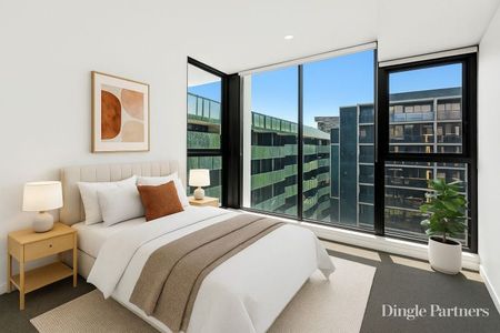 Bright Top Floor North-Facing Two Bedroom - Photo 5