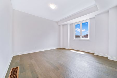 For Lease - 16 Alan Williams Trail, Uxbridge, Ontario - Photo 3