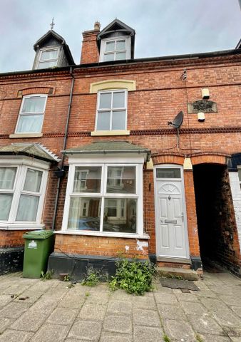 2 Bedroom Mid Terraced House - Photo 2