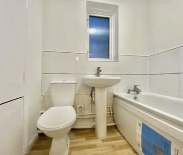 1 bedroom Flat To Let - Photo 3