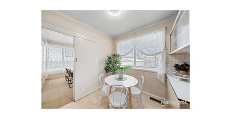 Comfortable Family Home in Prime Box Hill North Location - Photo 5