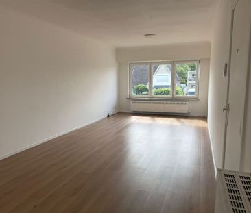 TE HUUR: Vernieuwd appartement met 2 slaapkamers te Beringen! - Foto 1