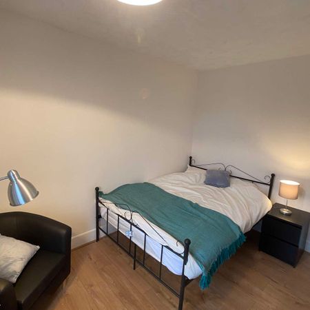 Woodcote Road Room 4 - Photo 4