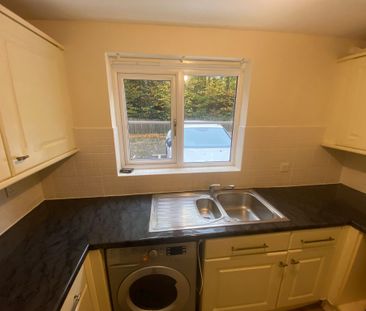 Hickory Close, Potters Green - Photo 4