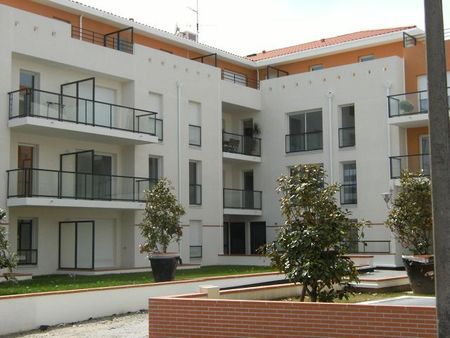 Location Appartement 3 pièces 75m² LA ROCHE SUR YON 85000 - Photo 5