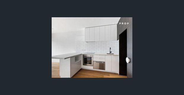 STUNNING VIEW APARTMENT IN NORTH MELBOURNE - Photo 1