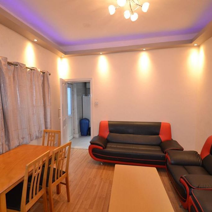 6 bedroom house to rent - Photo 1