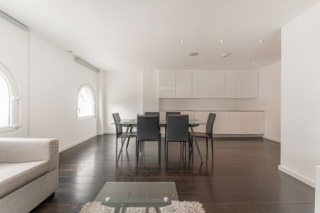 2 bedroom conversion flat with 1 reception and 2 bathrooms in 34 Paddington Street, W1U - Photo 3