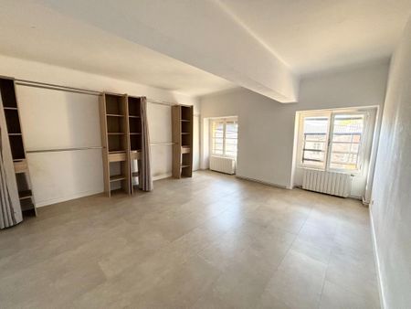 Location Appartement 3 pièces 84m² AVIGNON 84000 - Photo 4
