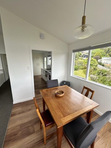 Furnished 3-Bedroom & study _Stunning Views in Popular Parahaki! - Photo 2