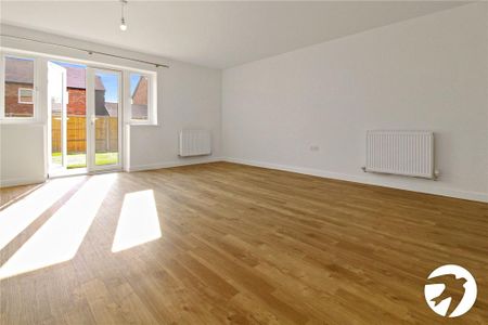 4 bedroom detached house to rent - Photo 2