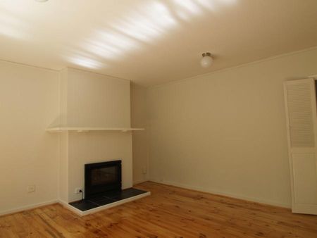 Quiet Campbell Three Bedroom Duplex - Photo 4