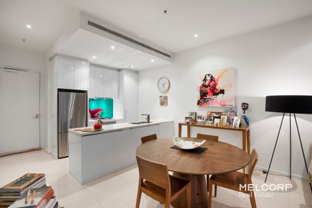 CENTRAL OASIS WITH SPECTACULAR VIEWS - UNFURNISHED WITH WHITEGOODS - Photo 3