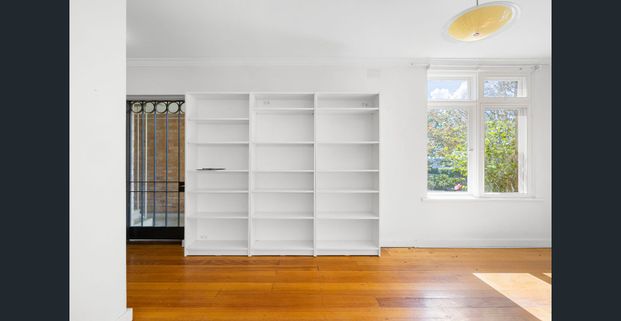 Light filled gem in peaceful tree lined street - Photo 1