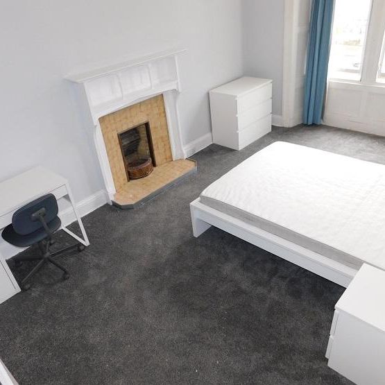 4 bedroom flat to rent - Photo 1