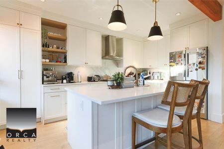 210 Furness St, New Westminster - Photo 2