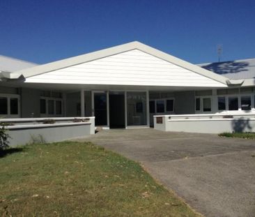 STUDIO APARTMENT - WARATAH - Photo 3