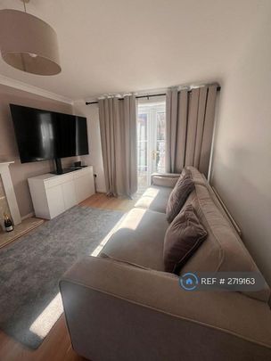 3 bedroom semi-detached house to rent - Photo 1